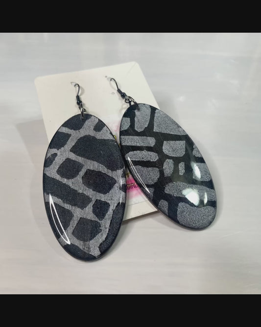 FRESHII OVAL EARRINGS, ROCHE